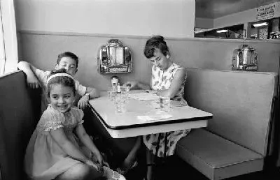 Плакат Семья в кафе (Family in cafe)