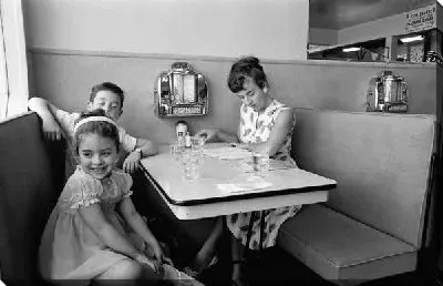 Постер Семья в кафе (Family in cafe)