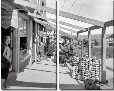 Модульная картина Улица с магазинами (Street with shops)