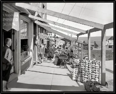 Картина Улица с магазинами (Street with shops)