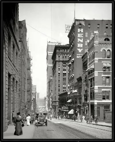 Картина Вид на улицу с отелем (View of the street to the hotel)