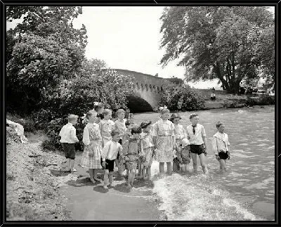 Картина Дети у реки (Children of the River)