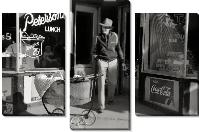 Модульная картина Коляска возле кафе (Stroller outside a cafe)