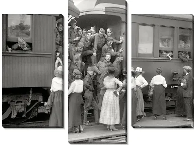 Модульная картина Возле поезда (Near the train)