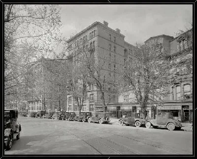 Картина Улица с припаркованными автомобилями (Street with parked cars)