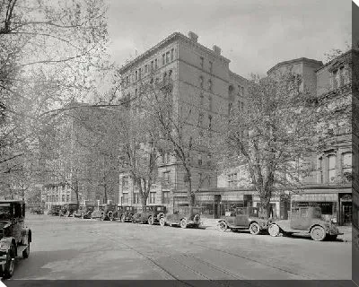Постер Улица с припаркованными автомобилями (Street with parked cars)