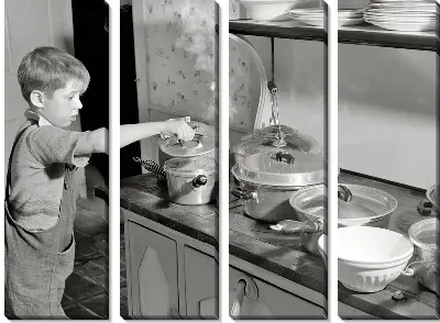 Модульная картина Мальчик на кухне (The boy in the kitchen)