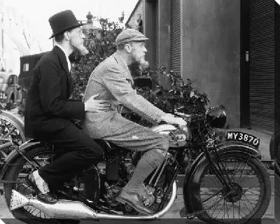 Постер На мотоцикле (By motorcycle)