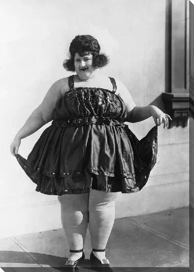 Постер Женщина в платье (A woman in a dress)