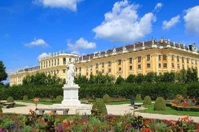 Плакат Скульптура в саду (Sculpture in the garden)