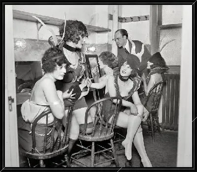 Актрисы в гримерке (Actress in a dressing room)