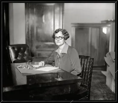 Картина Женщина за столом (The woman at the table)