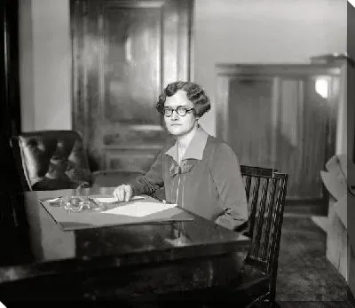 Постер Женщина за столом (The woman at the table)