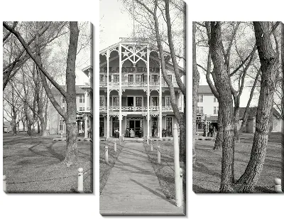 Модульная картина Домик возле аллеи (House near the mall)