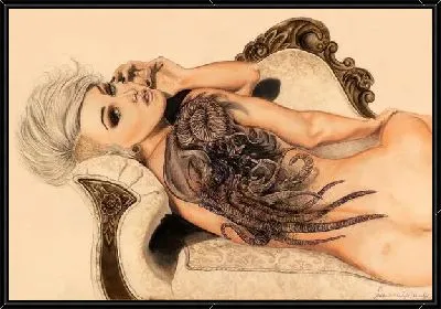 Девушка с татуировкой осьминога