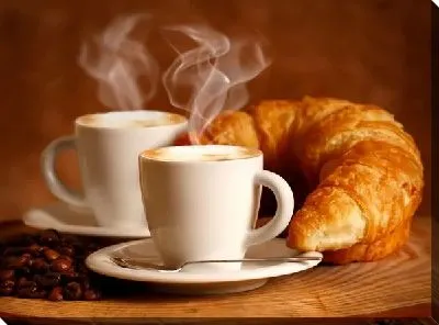 Кофе и круасаны