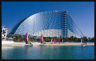 Картина Отель — Волна