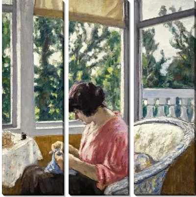 Женщина шьет