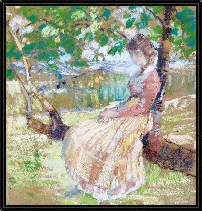 Девушка сидящая на дереве