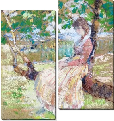 Девушка сидящая на дереве