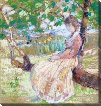 Девушка сидящая на дереве