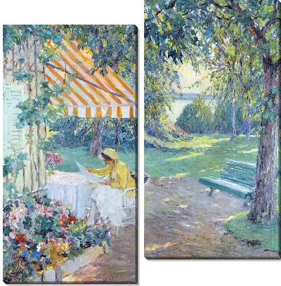 Женщина в беседке