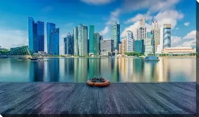 Постер Набережная в мегаполисе (Embankment in the city)