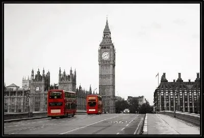 Два красных автобуса в Лондоне