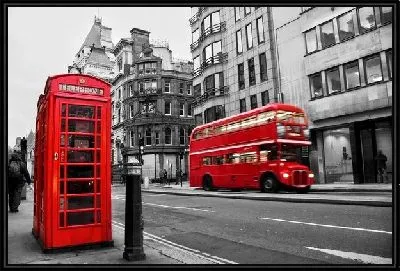 Улица Лондона с красной телефонной будкой