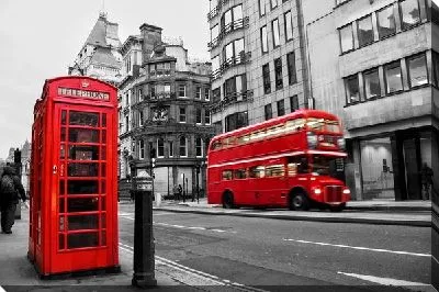 Улица Лондона с красной телефонной будкой