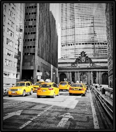 Картина Желтое такси на городской дороге