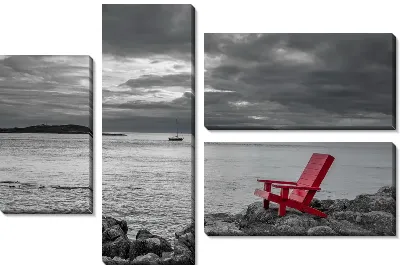 Красный стул на берегу