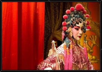 Китаянка в национальном костюме