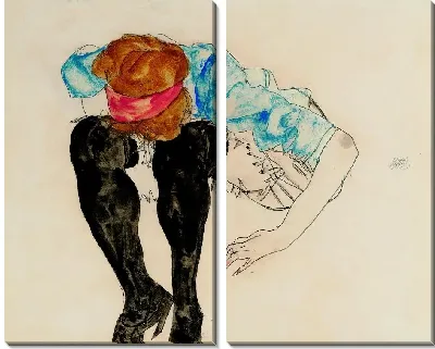 Рыжеволосая девушка в черных чулках