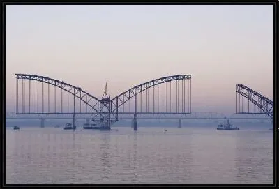 Строящийся мост