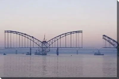 Строящийся мост