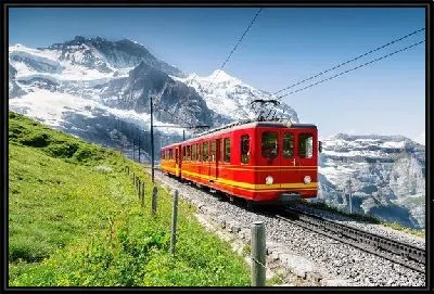 Поезд в горах в Швейцарии