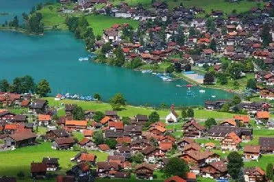 Плакат Деревня у озера в Швейцарии