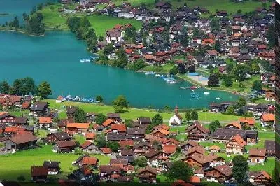 Постер Деревня у озера в Швейцарии