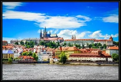 Вид на старый город реку Влтава в Праге