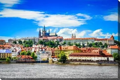 Вид на старый город реку Влтава в Праге