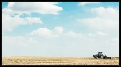 Картина Трактор в поле