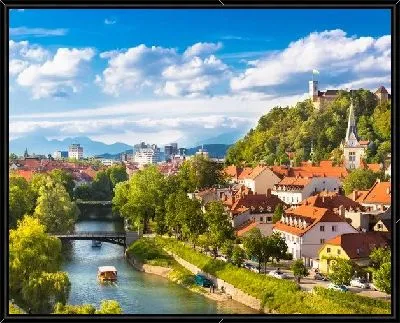 Картина Река горы и дома в Словении