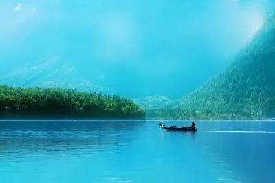 Плакат Лодка в озере на фоне гор