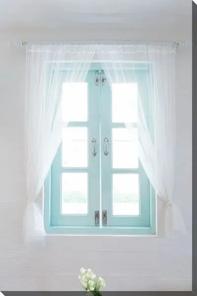 Постер Окно с зановесками