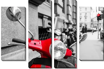 Красный мопед на черно-белом фоне