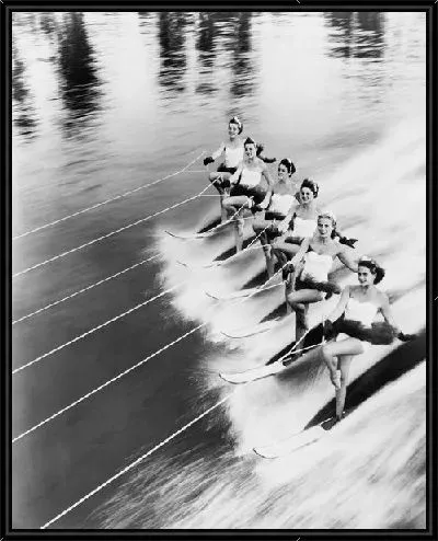 Картина Девушки на водных лыжах