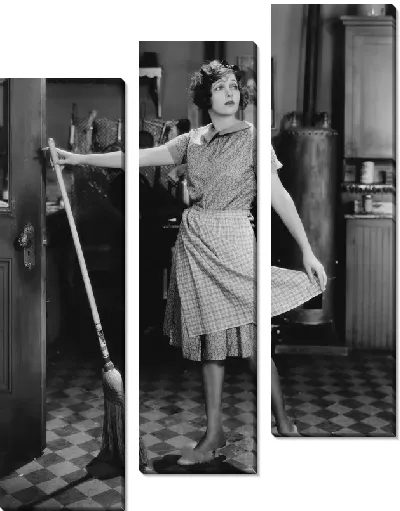 Модульная картина Девушка со шваброй