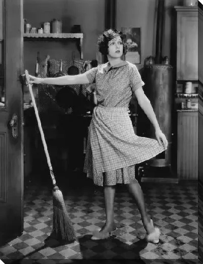 Постер Девушка со шваброй