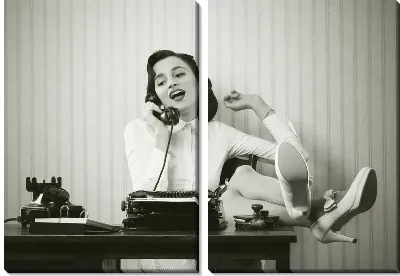 Модульная картина Девушка с телефоном